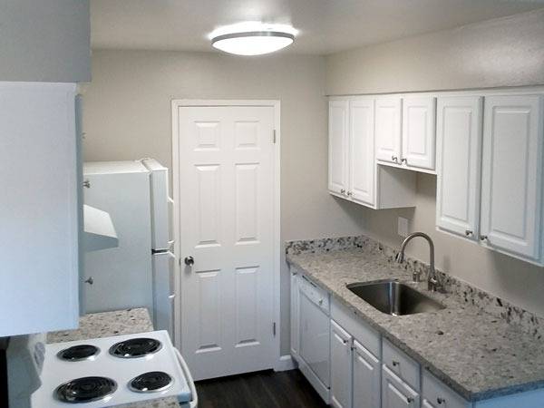 Listing photo 1 of 5