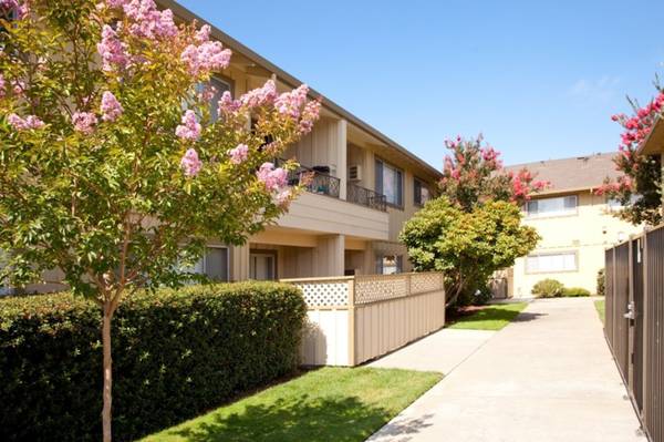 Listing photo 1 of 5