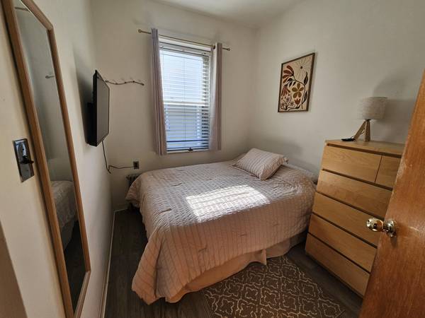 Listing photo 1 of 5