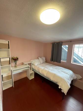 Listing photo 1 of 5