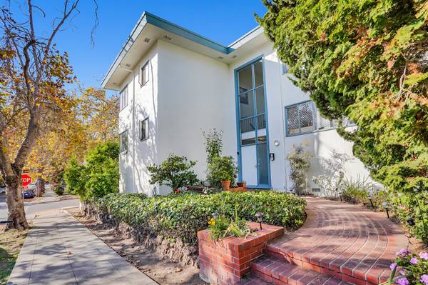 Listing photo 1 of 5