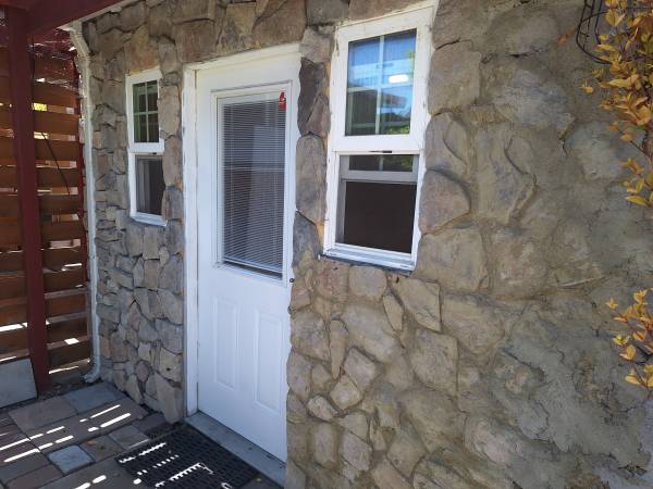 Listing photo 1 of 4