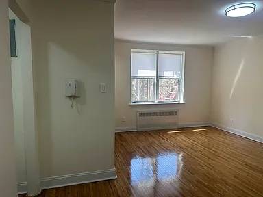 Listing photo 1 of 4