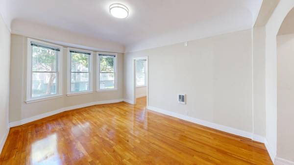 Listing photo 1 of 5