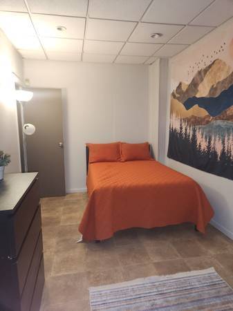 Listing photo 1 of 3