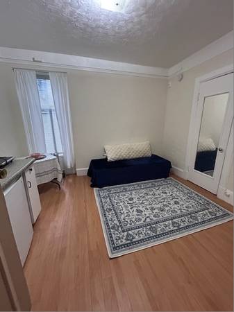 Listing photo 1 of 4