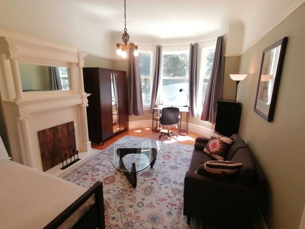 Listing photo 1 of 5