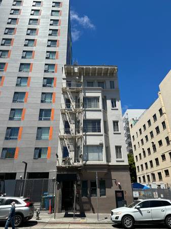 Listing photo 1 of 2