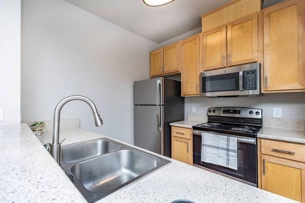 Listing photo 1 of 5