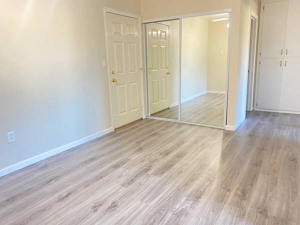Listing photo 1 of 4
