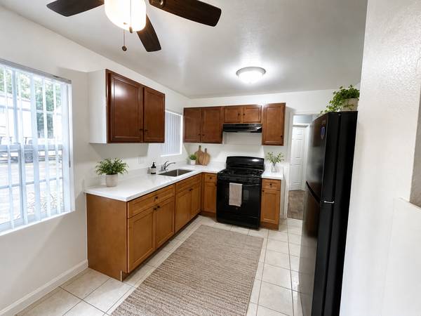 Listing photo 1 of 5