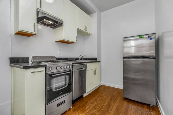 Listing photo 1 of 5