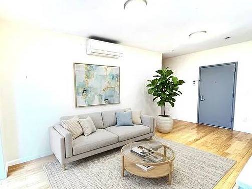 Listing photo 1 of 5