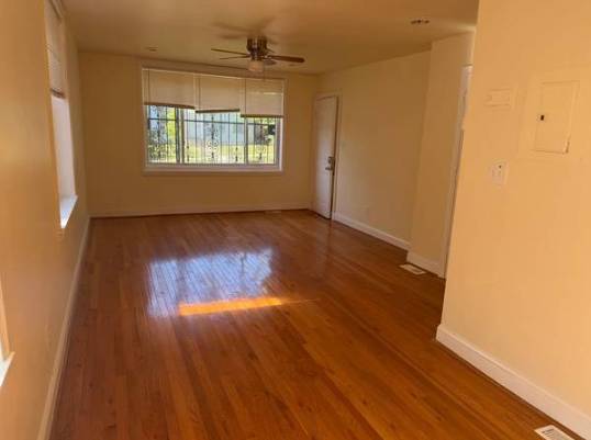Listing photo 1 of 4