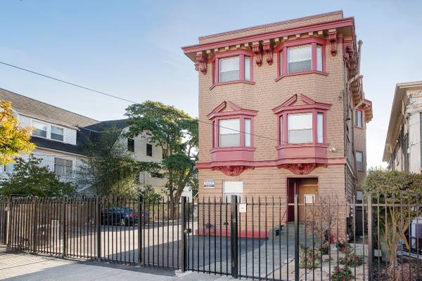 Listing photo 1 of 5