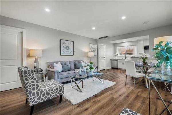 Listing photo 1 of 5