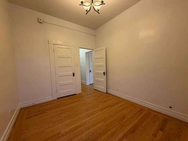 Listing photo 1 of 4