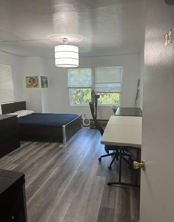 Listing photo 1 of 5