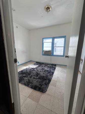 Listing photo 1 of 3