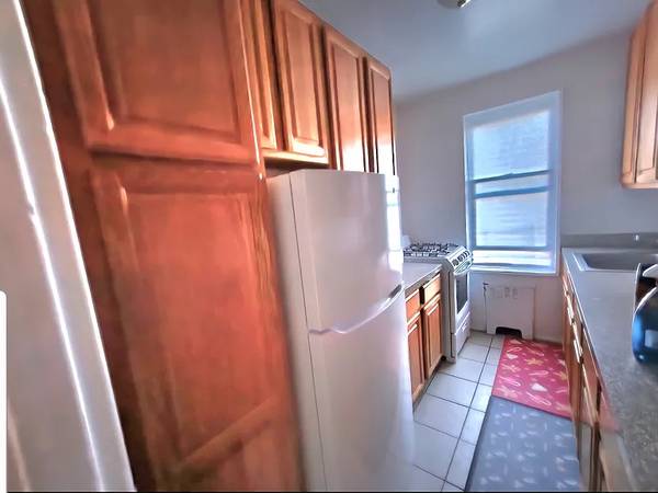 Listing photo 1 of 4