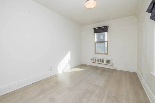 Listing photo 1 of 3