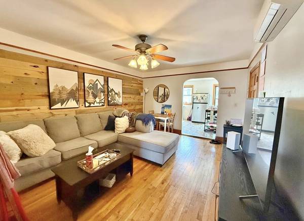 Listing photo 1 of 5