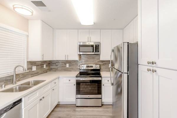 Listing photo 1 of 5