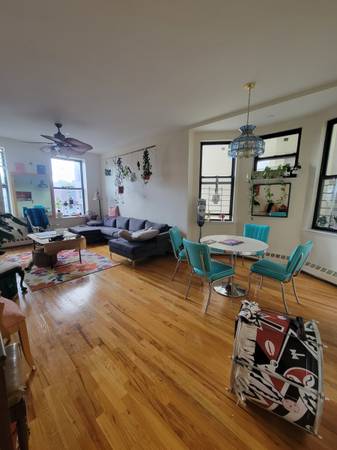 Listing photo 1 of 5