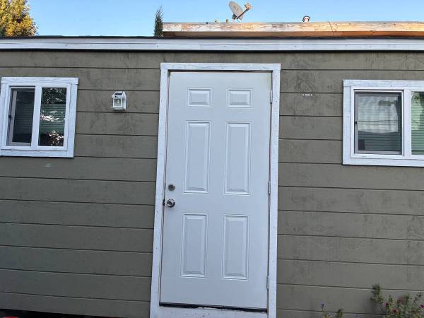 Listing photo 1 of 5