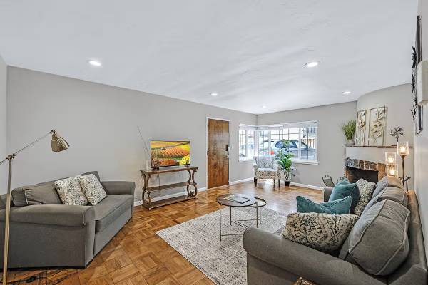 Listing photo 1 of 5