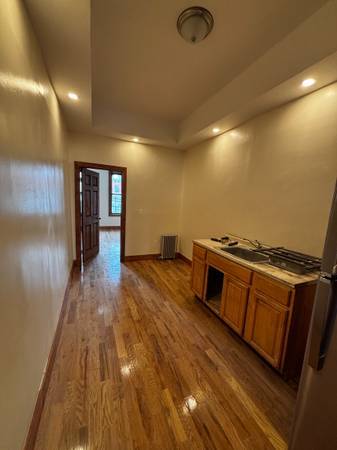 Listing photo 1 of 4