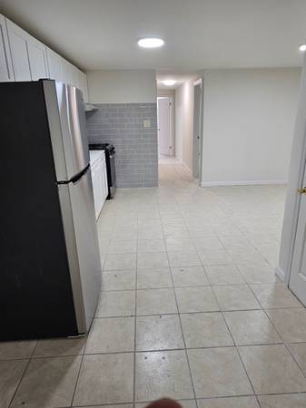 Listing photo 1 of 4