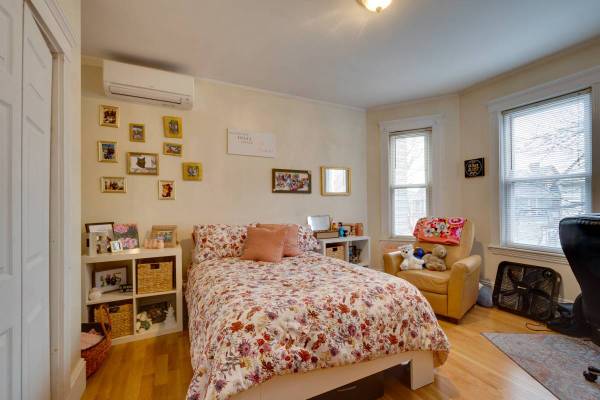 Listing photo 1 of 5
