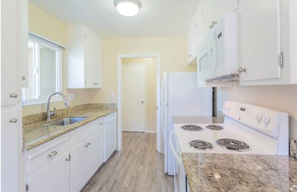 Listing photo 1 of 5