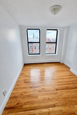 Listing photo 1 of 5