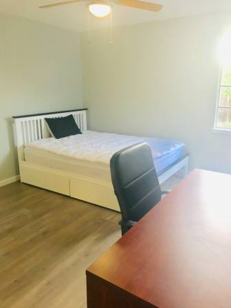 Listing photo 1 of 5