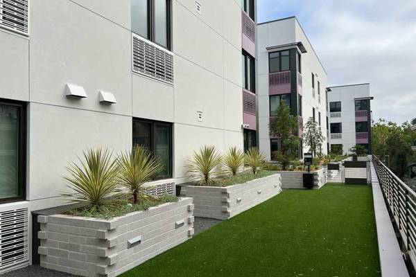 Listing photo 1 of 5