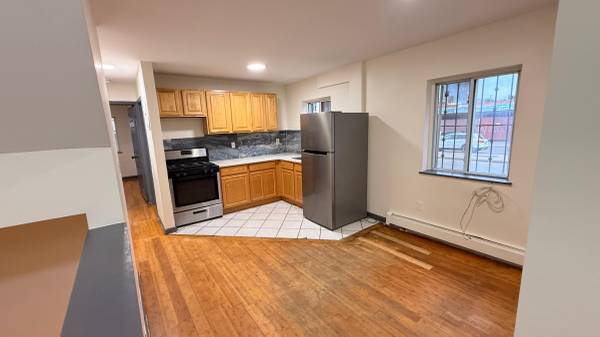 Listing photo 1 of 5