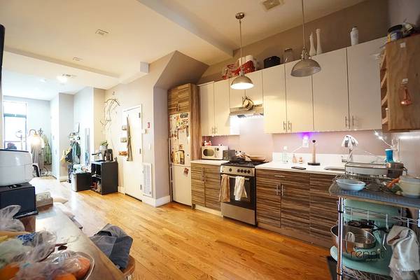 Listing photo 1 of 5