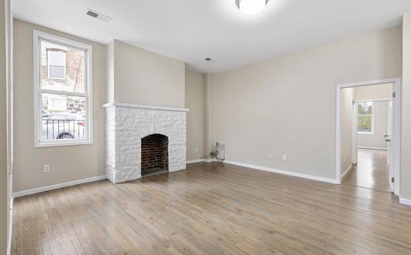 Listing photo 1 of 3