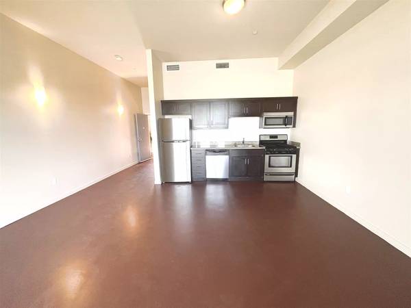 Listing photo 1 of 5