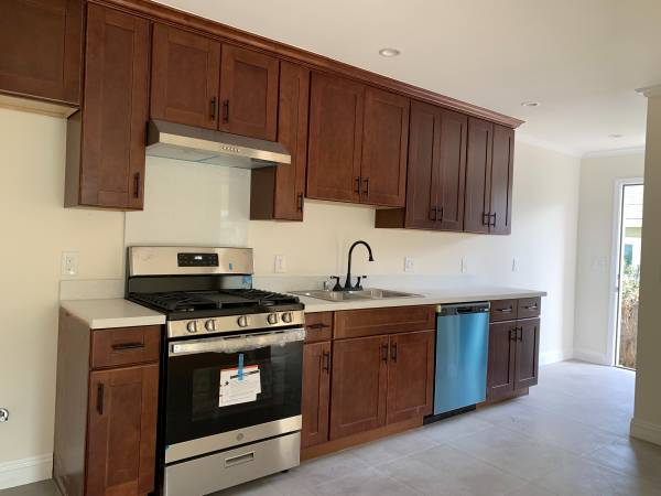 Listing photo 1 of 5