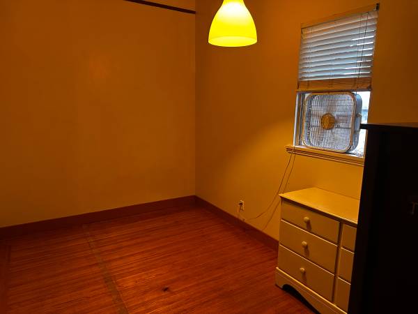 Listing photo 1 of 2
