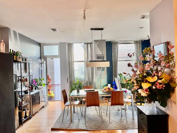 Listing photo 1 of 5