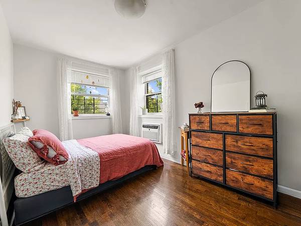 Listing photo 1 of 5