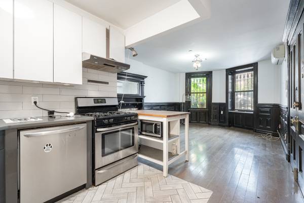 Listing photo 1 of 5