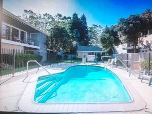 Listing photo 1 of 4