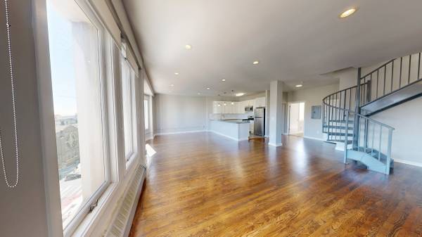 Listing photo 1 of 5