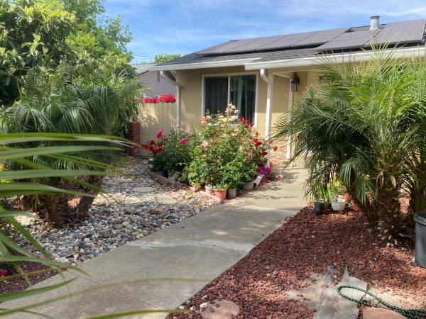 Listing photo 1 of 3