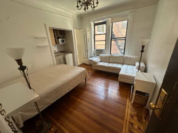 Listing photo 1 of 5